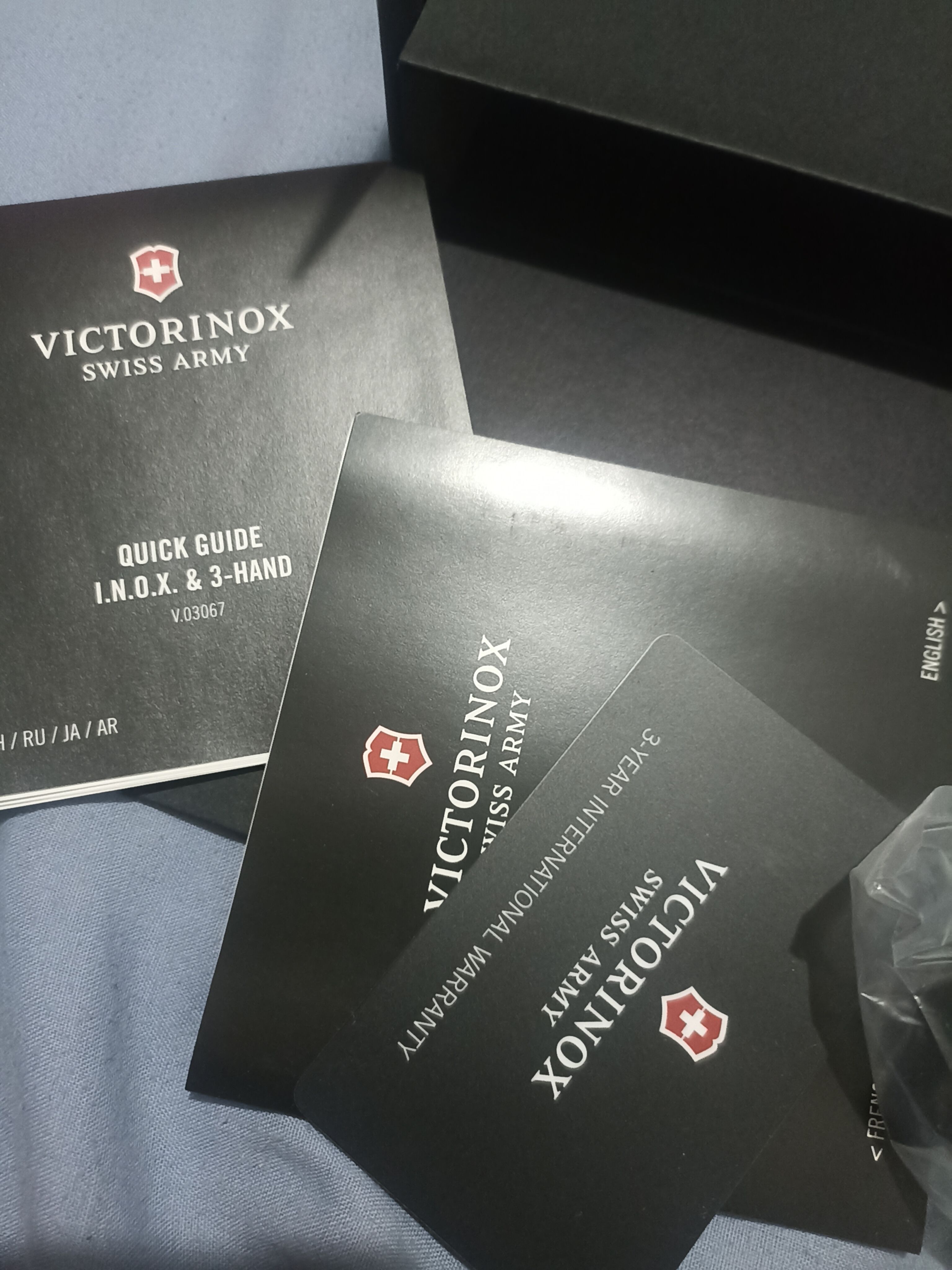 Victorinox I.n.o.x. V muchos productos más en Zafiro Store.