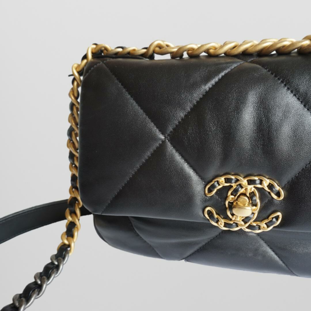 Chanel Chanel 19 