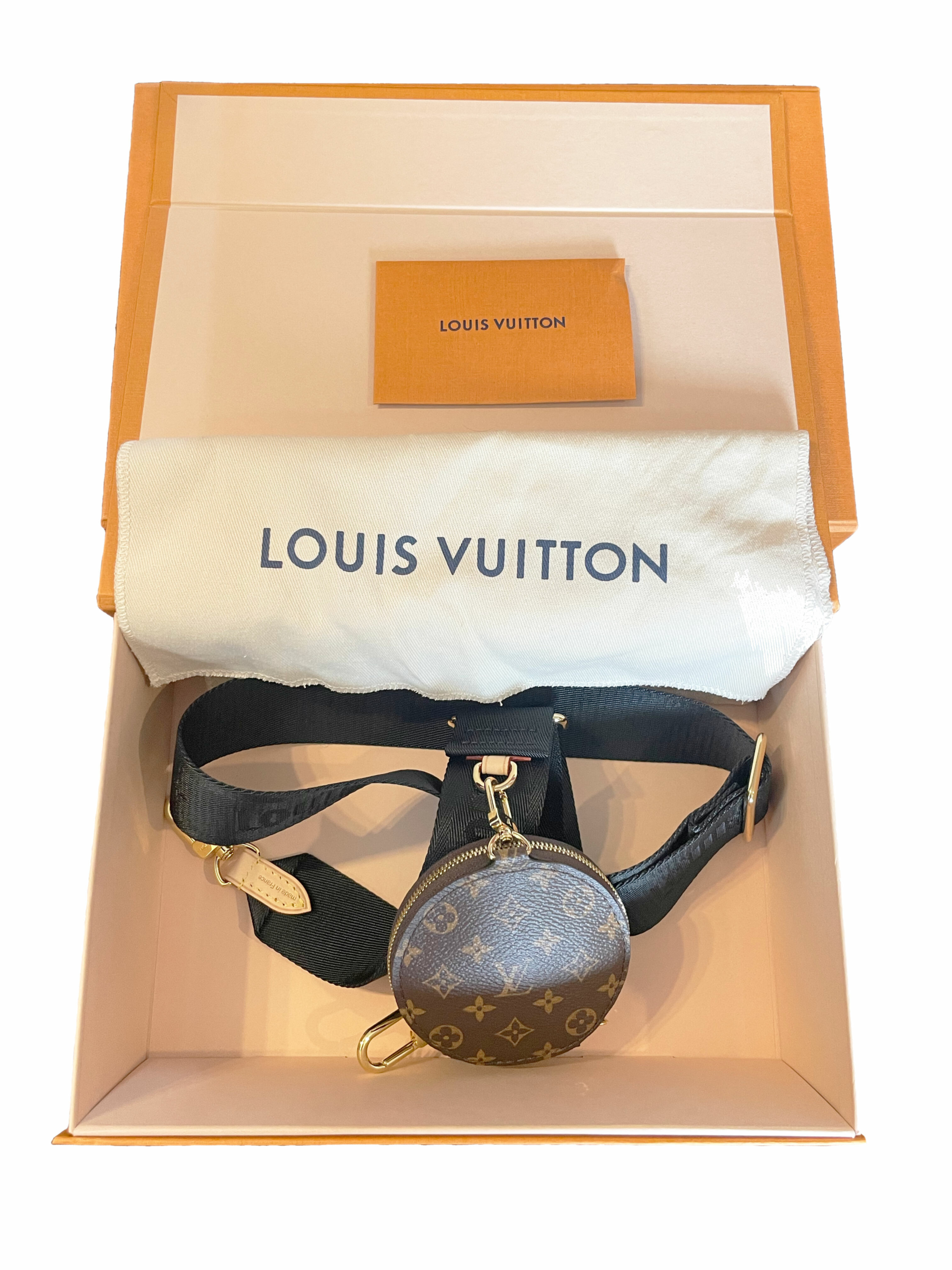 Louis Vuitton muchos productos más en Zafiro Store.